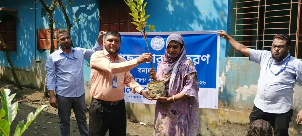 এসো গড়ি উন্নয়ন সংস্থার উদ্যোগে বনায়ন কর্মসূচির আওতায় রায়পুরে “বনায়নের গুরুত্ব বিষয়ে আলোচনা ও গাছের চারা বিতরণ”
